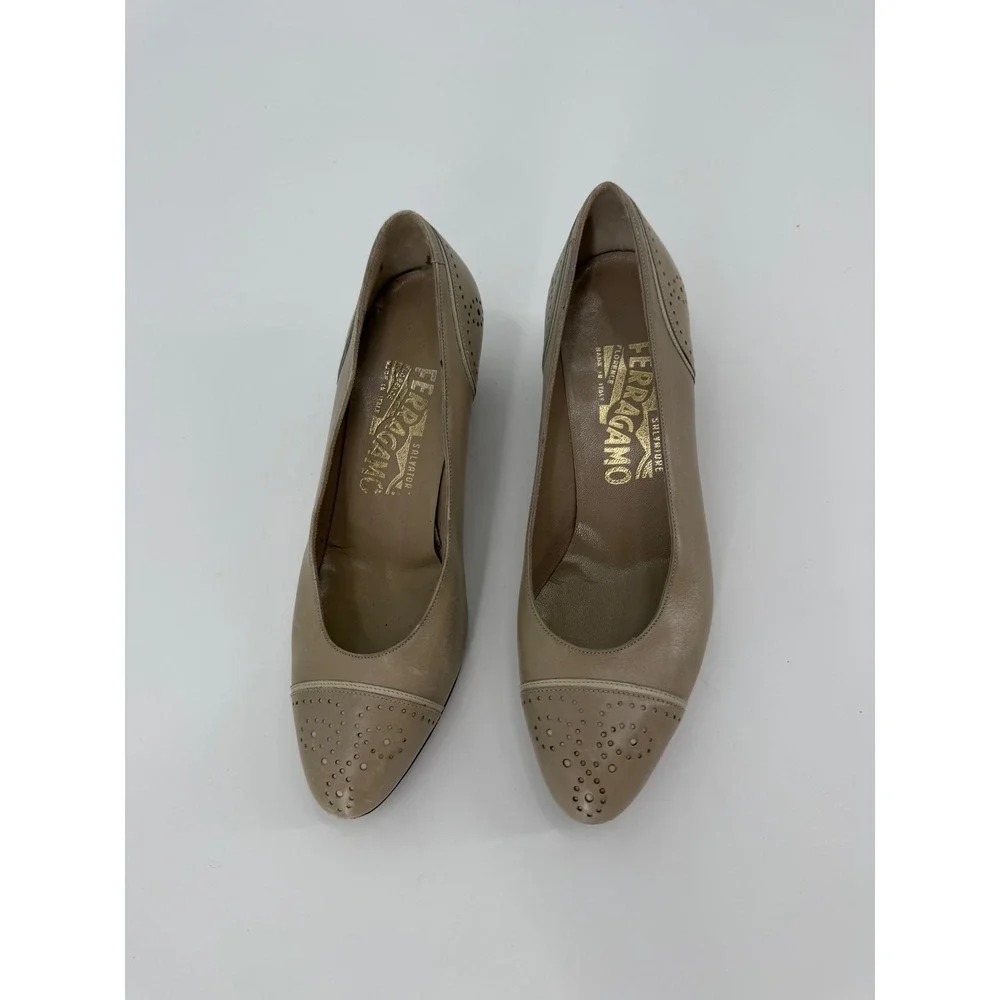 Salvatore Ferragamo Womens Taupe Leather Perforated Cap Toe Kitten Heels Size 5B